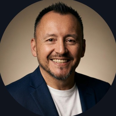 Retrato de Alejandro M. Marquez, Fractional CMO en AiDosNexus, especializado en estrategia de marketing MarTech y B2B